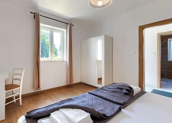 Klementini By Interhome Cerovlje