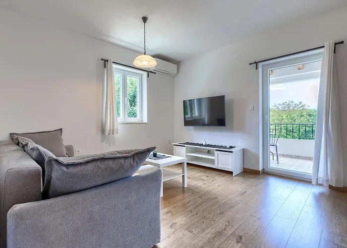 Klementini By Interhome Cerovlje